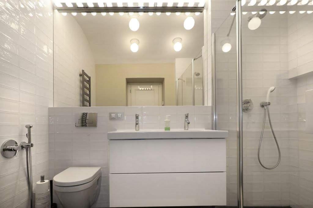 Design Loft 2 Minutes To Wenceslas Square דירה