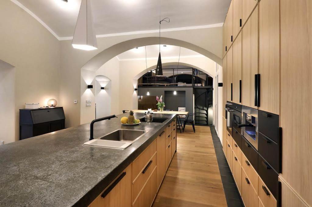 Design Loft 2 Minutes To Wenceslas Square דירה *