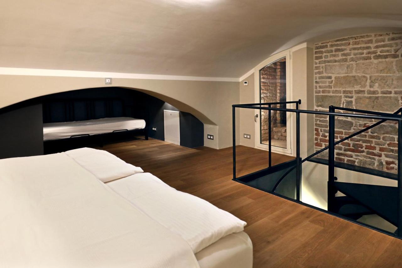 Design Loft 2 Minutes To Wenceslas Square דירה